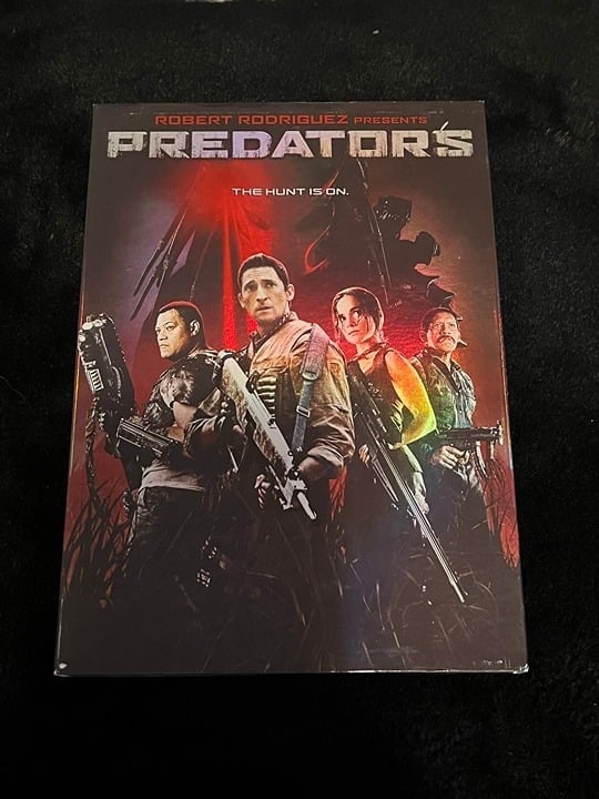 Predators DVD - Robert Rodriguez Presents - The Hunt is On